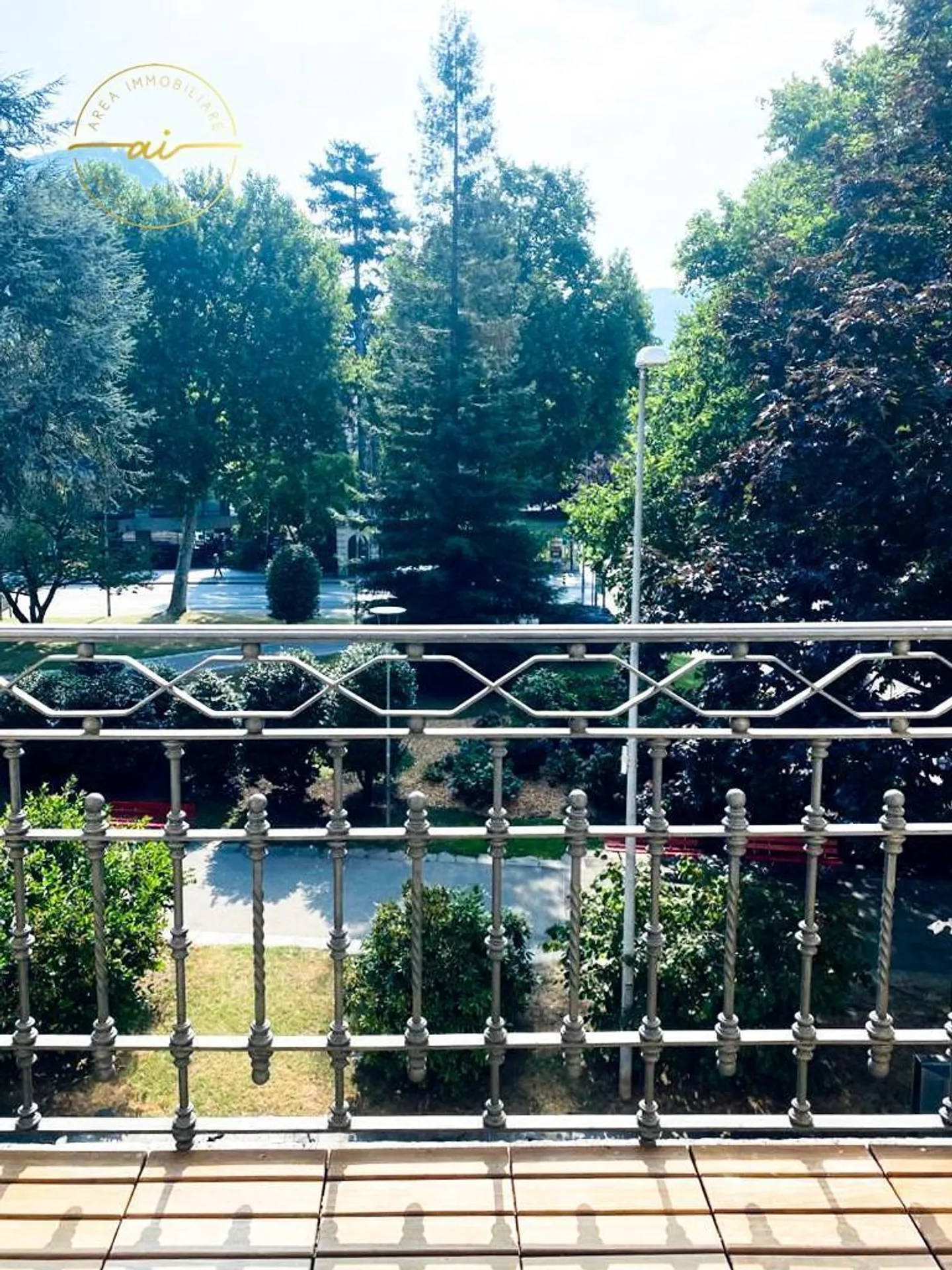 STUNNING 2.5-ROOM APARTMENT IN CENTRAL LUGANO - Photo 4 of 11