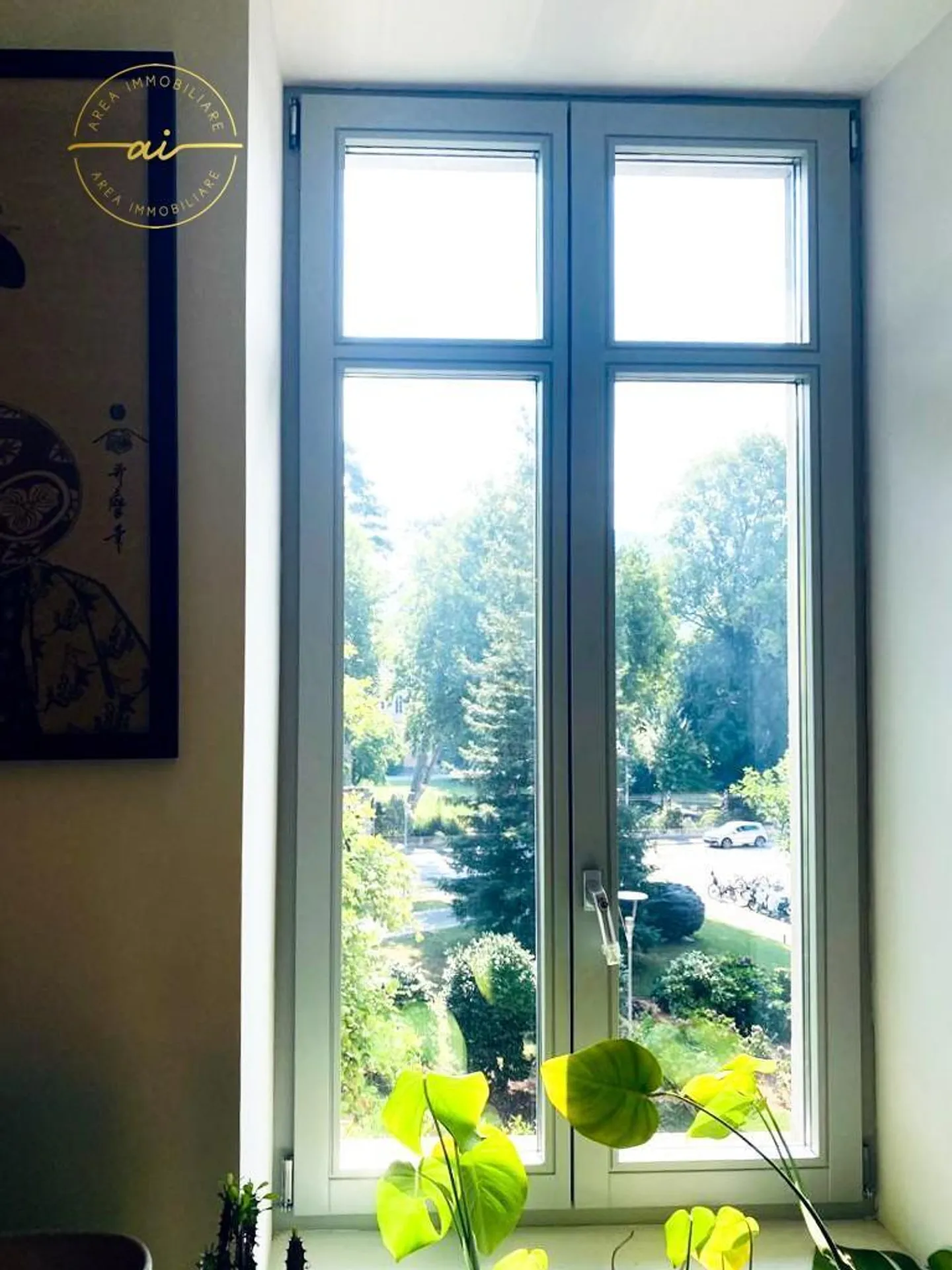 STUNNING 2.5-ROOM APARTMENT IN CENTRAL LUGANO - Photo 2 of 11