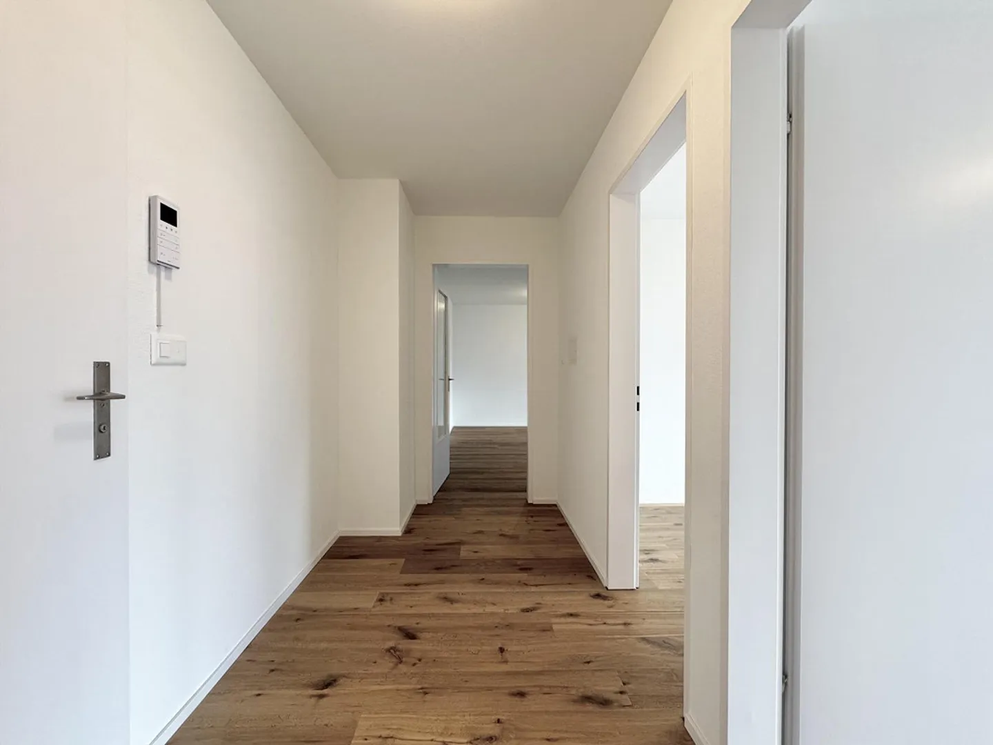 Kernsanierte 3½ Zimmerwohnung mit wunderschöner Bergsicht - Foto 4 von 12