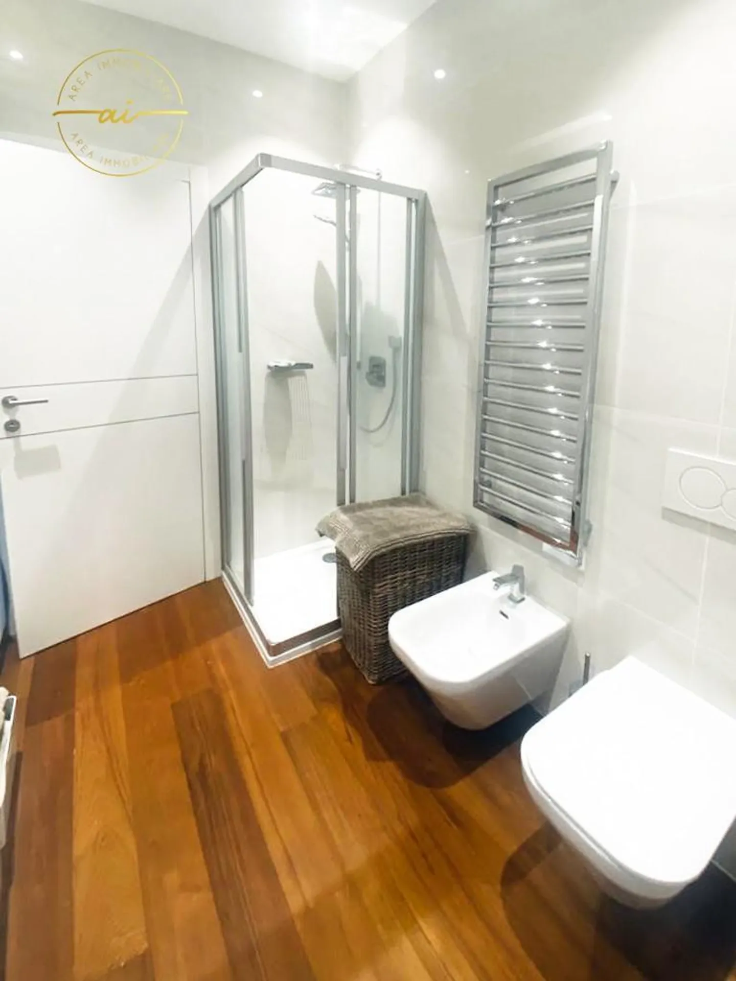 STUNNING 2.5-ROOM APARTMENT IN CENTRAL LUGANO - Photo 9 of 11