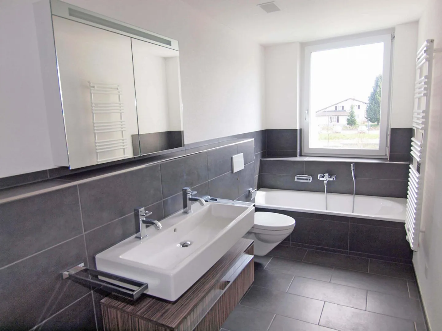 Condominium moderne de 3,5 pièces de 95 m2 avec belle vue - Photo 8 sur 19