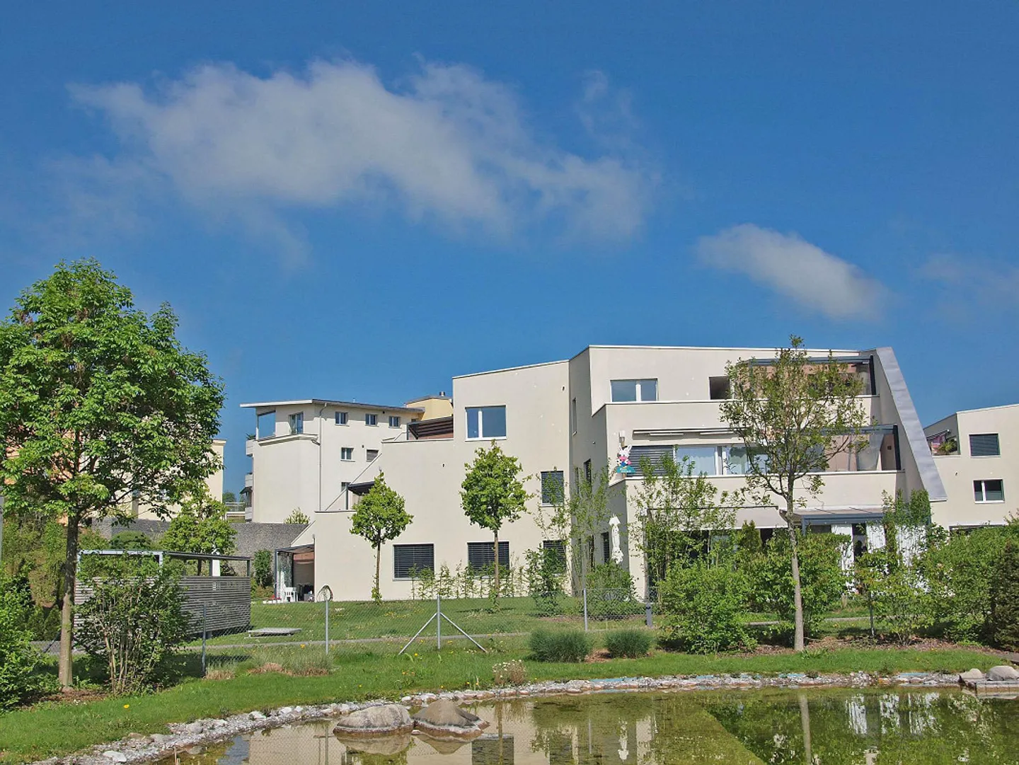 Condominium moderne de 3,5 pièces de 95 m2 avec belle vue - Photo 13 sur 19