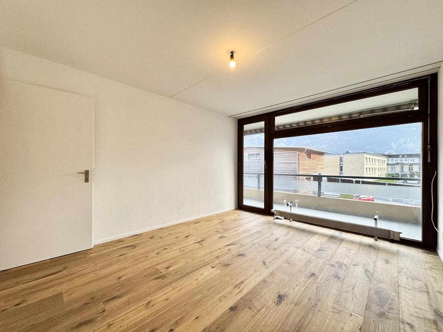 Kernsanierte 3½ Zimmerwohnung mit wunderschöner Bergsicht - Foto 7 von 12