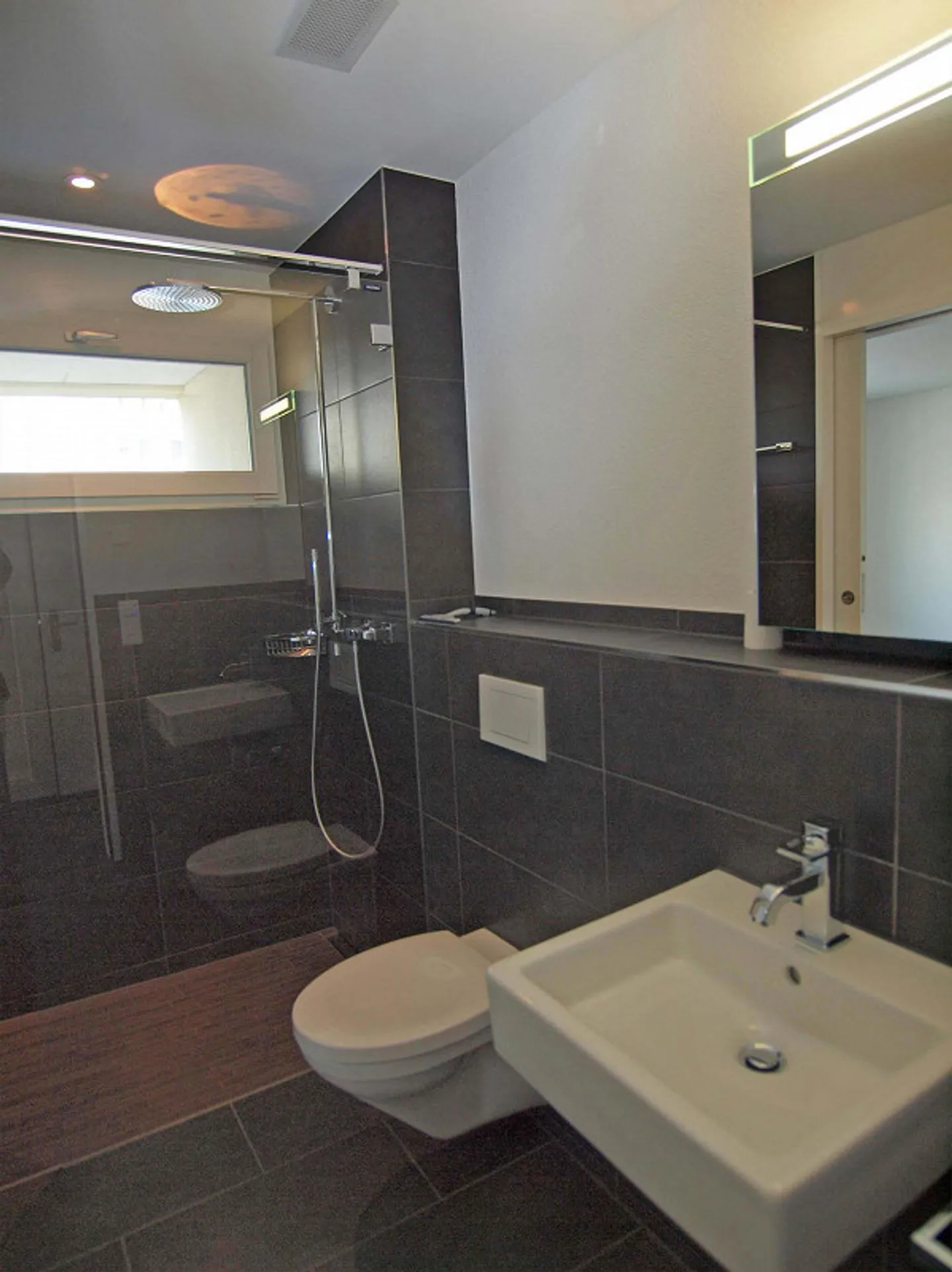 Condominium moderne de 3,5 pièces de 95 m2 avec belle vue - Photo 10 sur 19