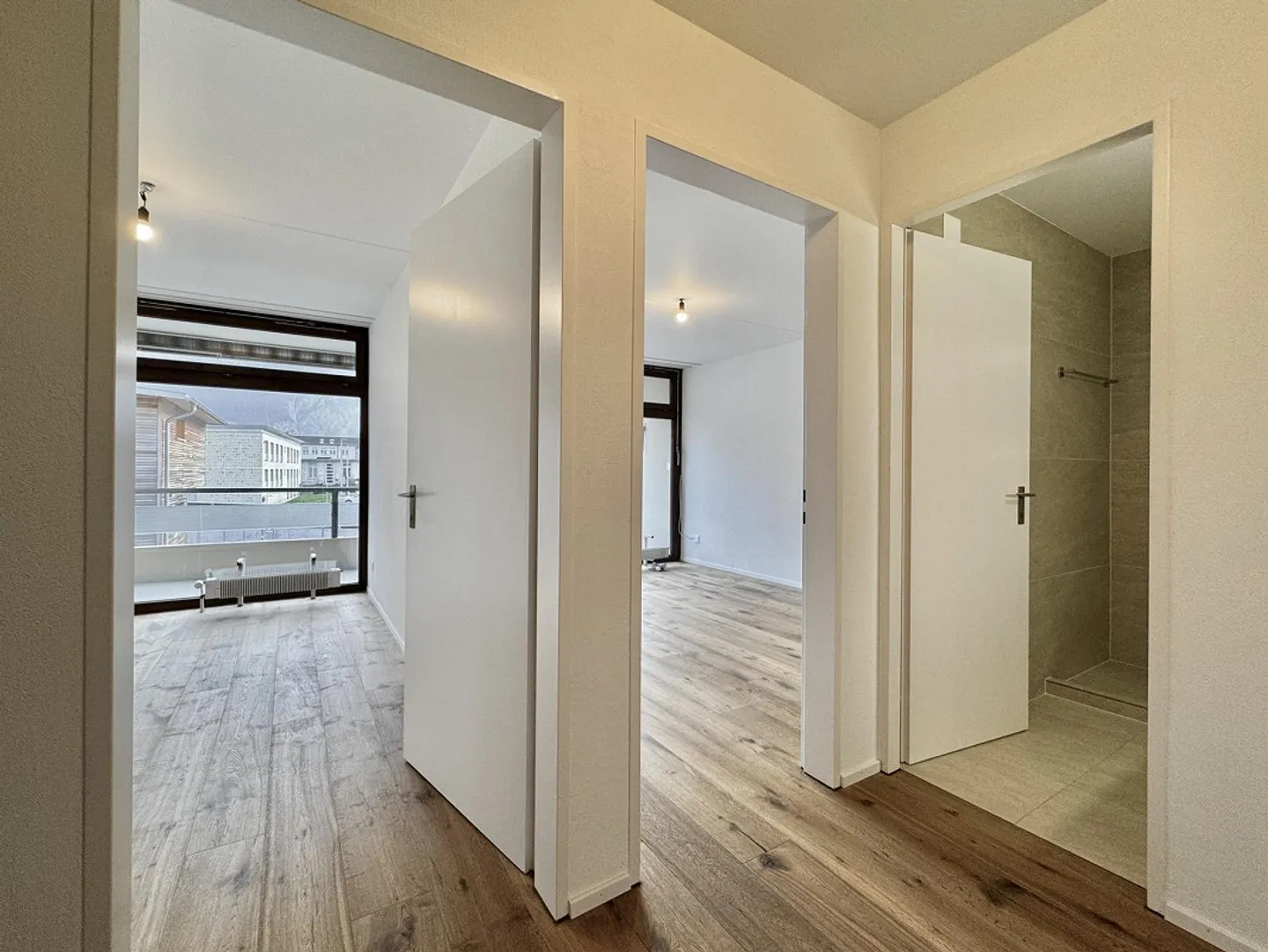 Kernsanierte 3½ Zimmerwohnung mit wunderschöner Bergsicht - Foto 8 von 12