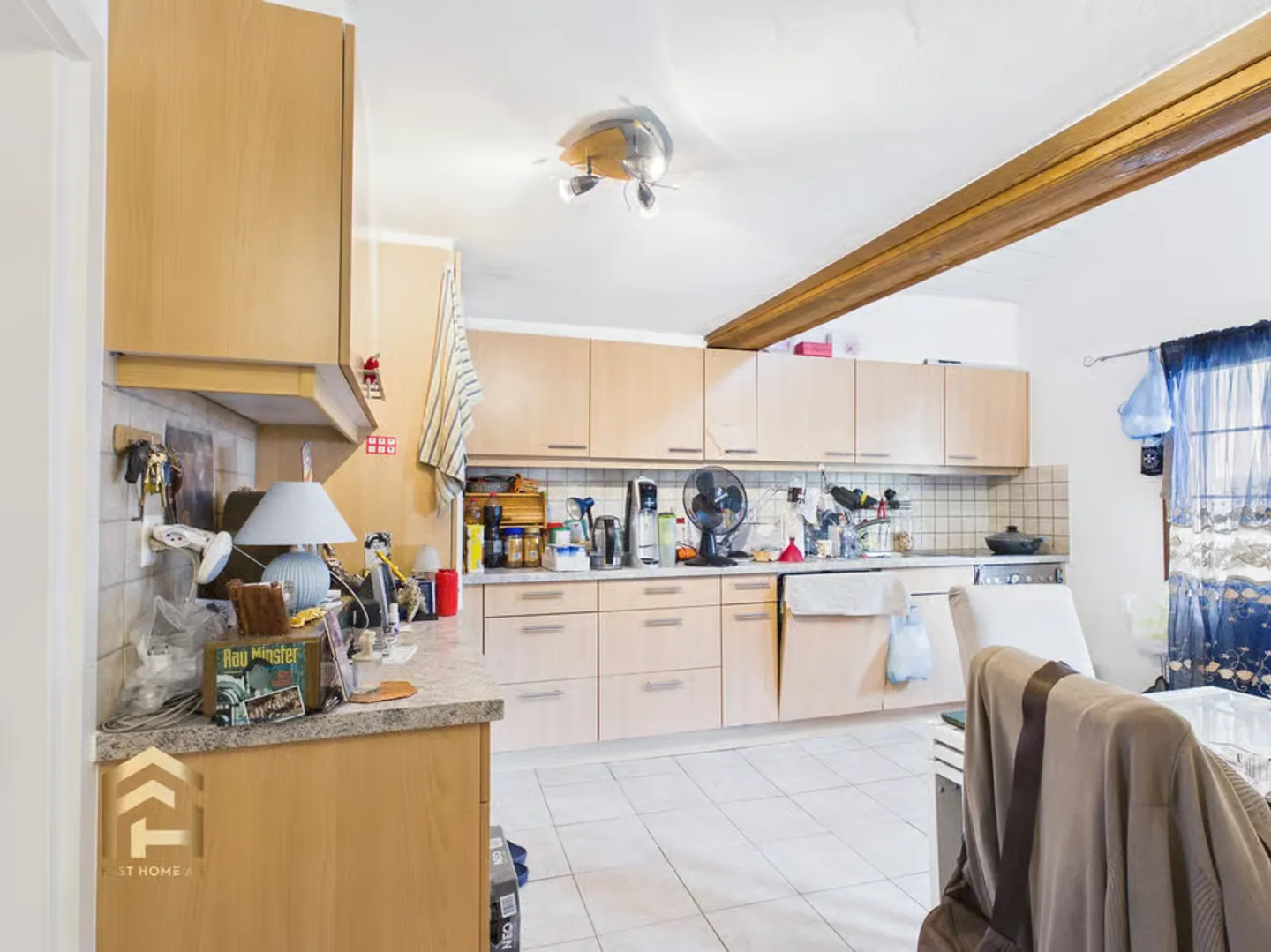 Lots of space, lots of charm, many possibilities - House with 3 residential units - Photo 3 of 13