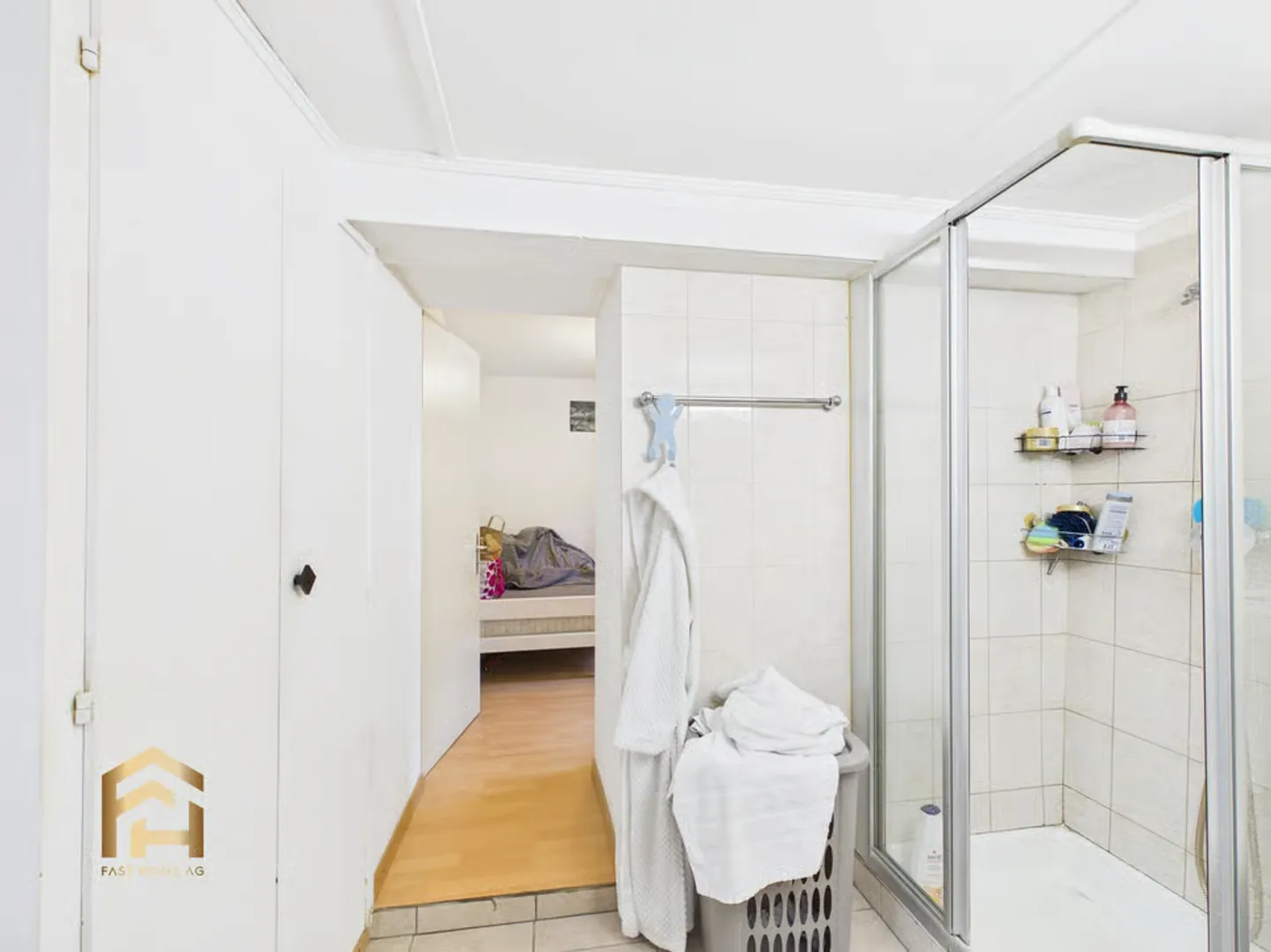 Lots of space, lots of charm, many possibilities - House with 3 residential units - Photo 9 of 13