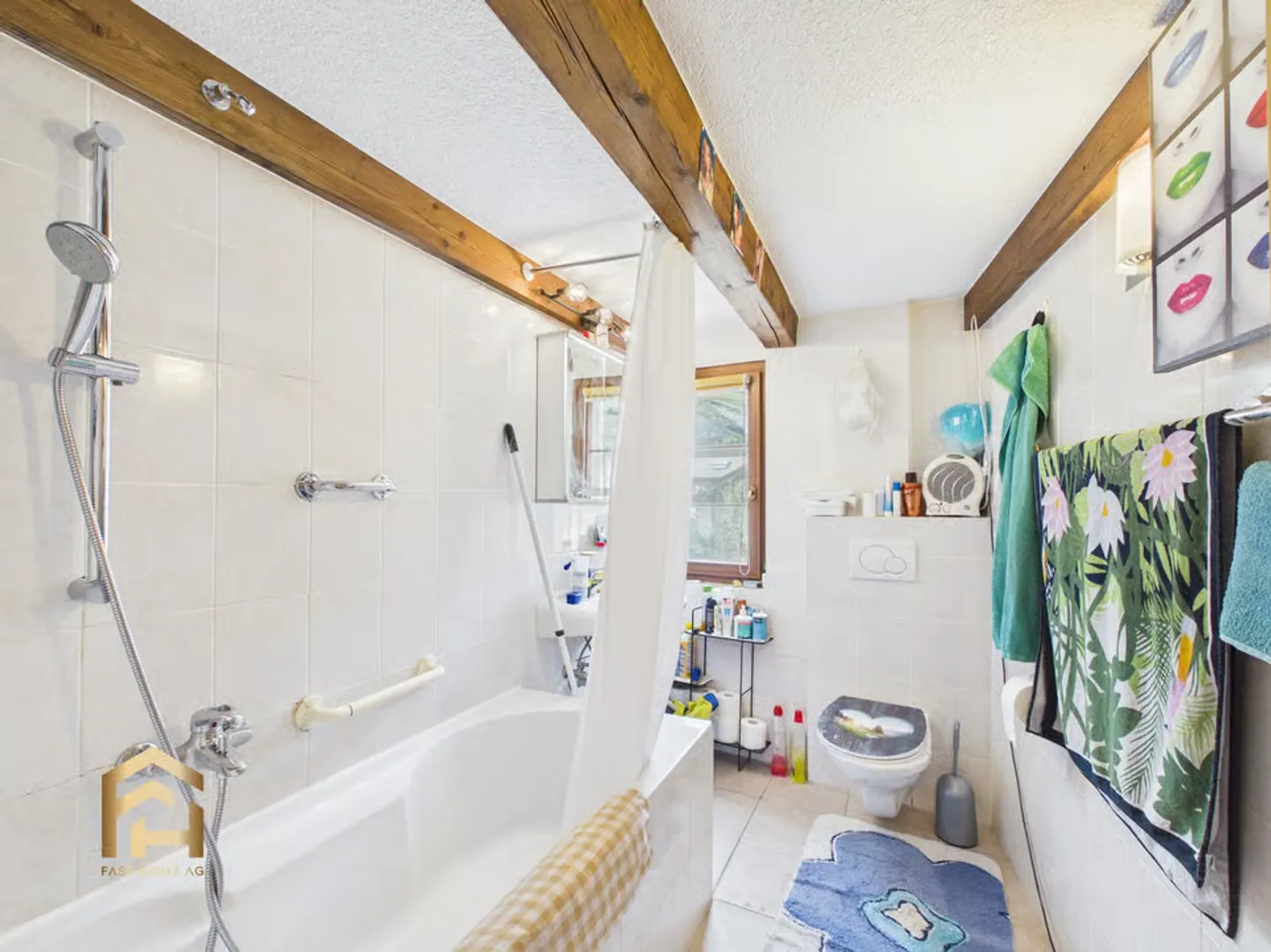 Lots of space, lots of charm, many possibilities - House with 3 residential units - Photo 6 of 13