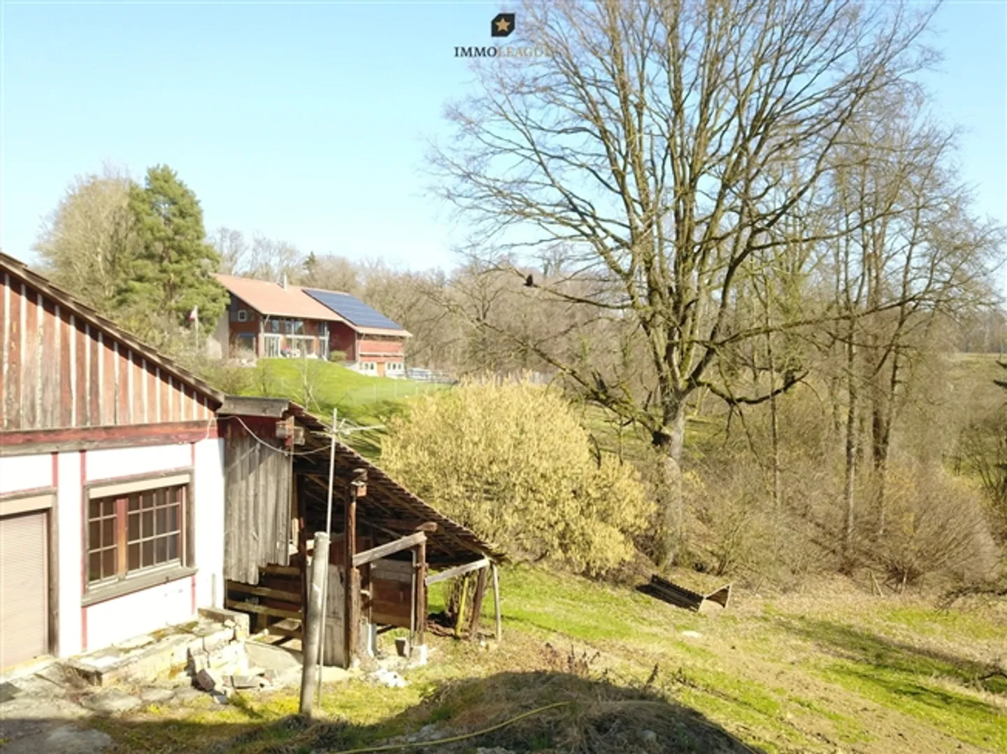 Maison en bois avec grange dans la verdure avec beaucoup de potentiel et d'opportunités. - Photo 8 sur 10