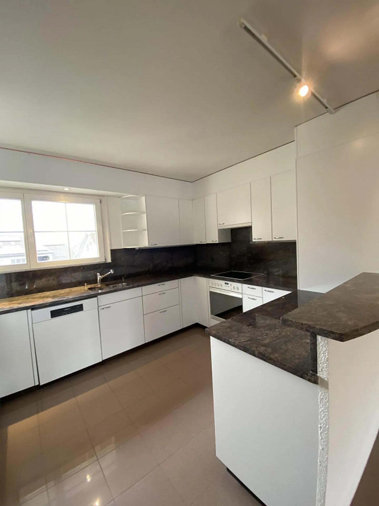 Appartement 2.5 pièces près du centre - Photo 4 sur 8