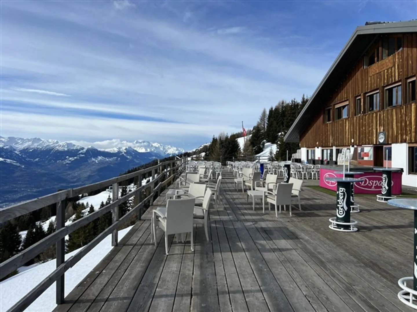 «Schönes Chalet an der Skipiste mit Restaurant und Schlafsälen» - Foto 2 von 11