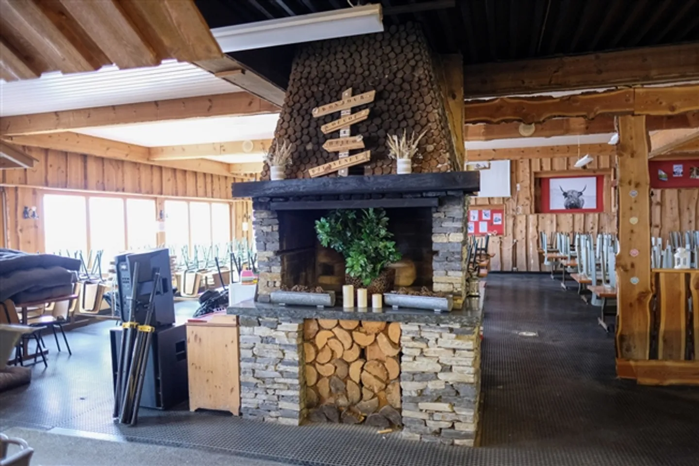 «Schönes Chalet an der Skipiste mit Restaurant und Schlafsälen» - Foto 6 von 11