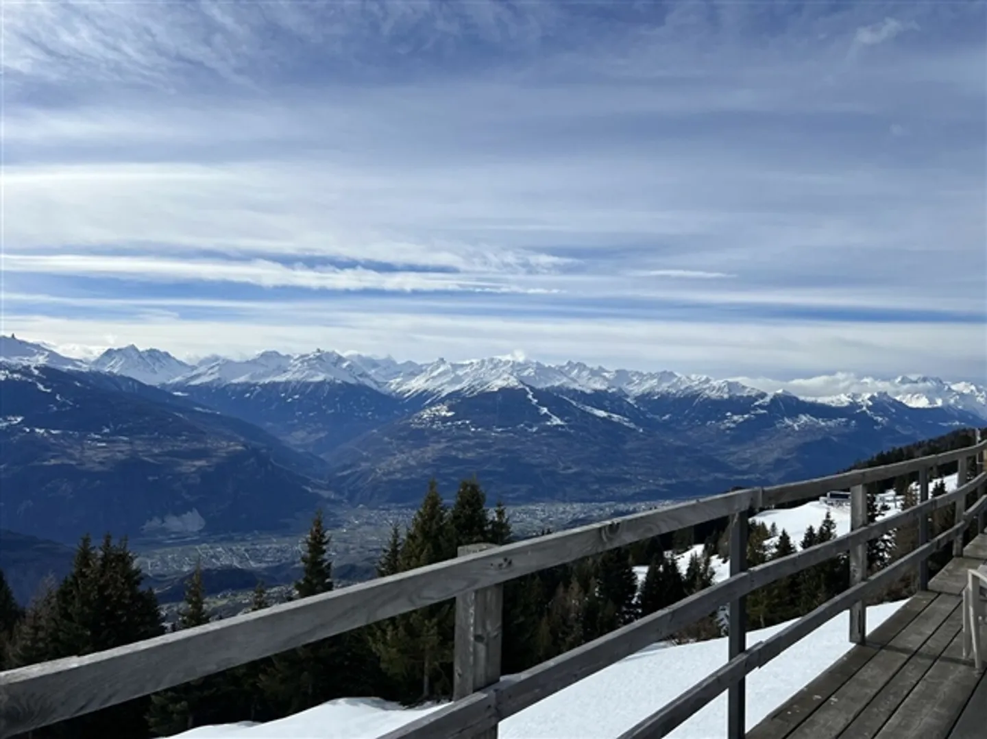 «Schönes Chalet an der Skipiste mit Restaurant und Schlafsälen» - Foto 9 von 11