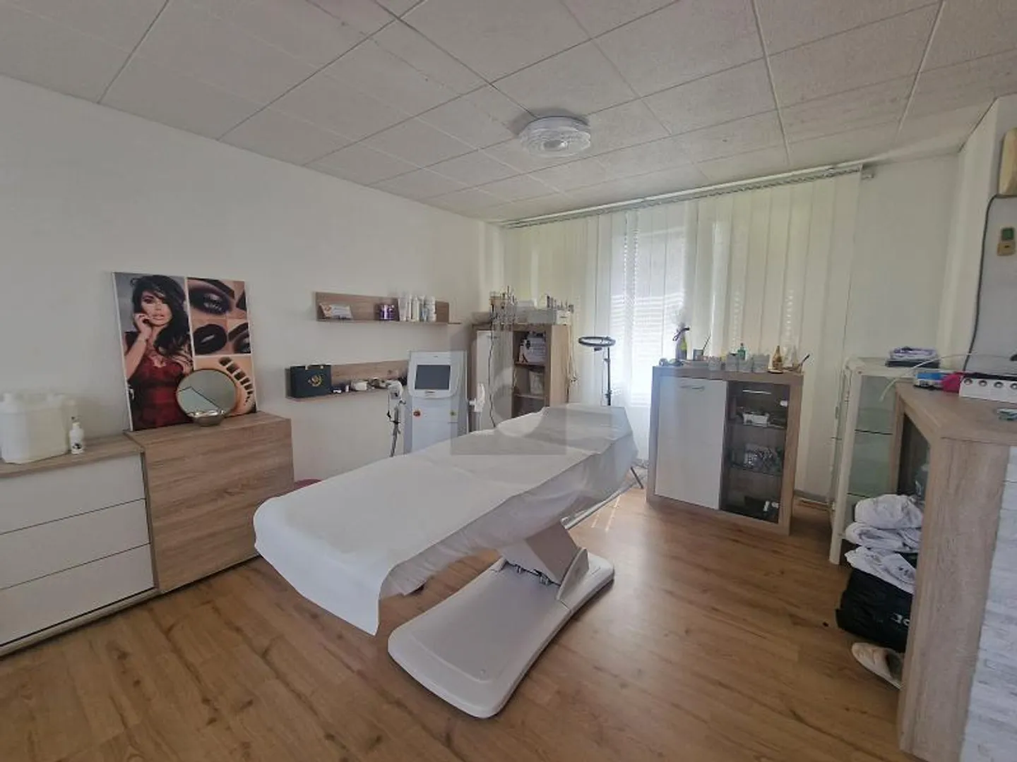 Exclusive Local in an Ideal Location - Photo 2 of 5