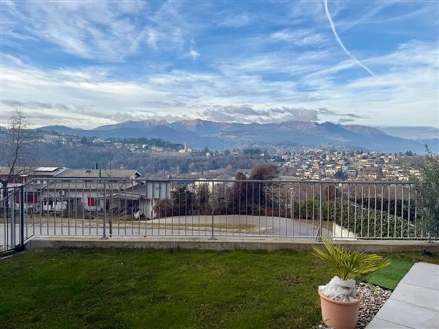 Pazzallo: 3.5 Room Apartment - Photo 1 of 13