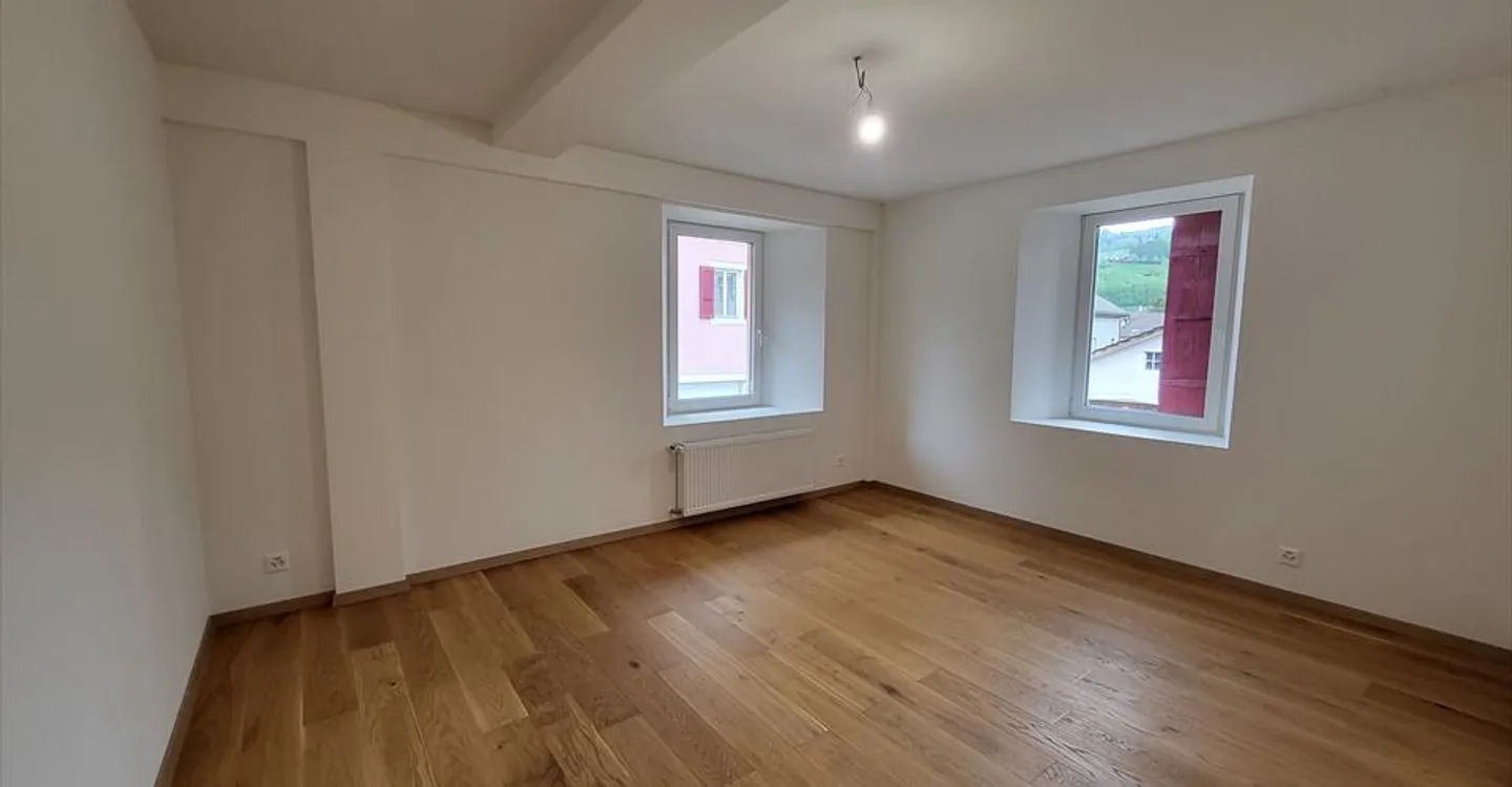 Charmante renovierte 2,5-Zimmer-Wohnung in Crêt-de-l'Eau - Foto 4 von 7