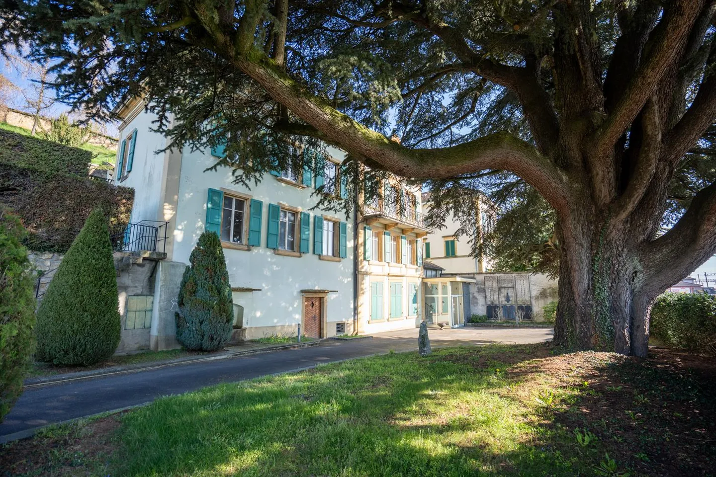 Magnificent Master House and Detached Villa - Photo 2 of 9