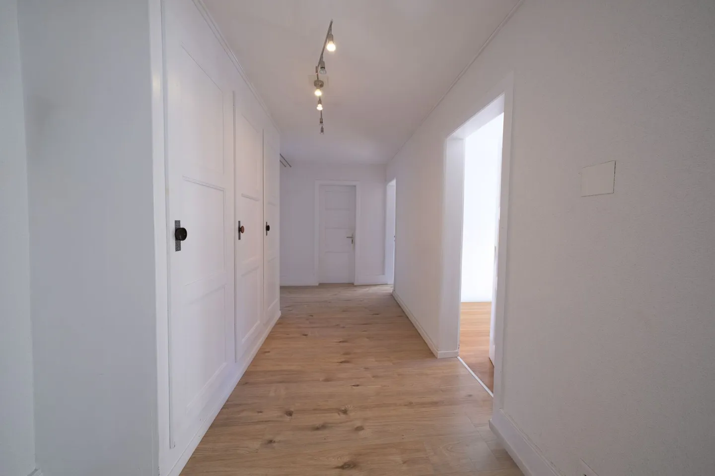 Appartement central de 5 pièces au 1er étage - Photo 4 sur 17