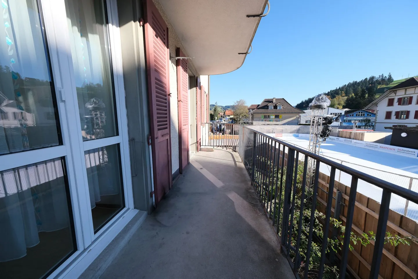 Appartement central de 5 pièces au 1er étage - Photo 3 sur 17
