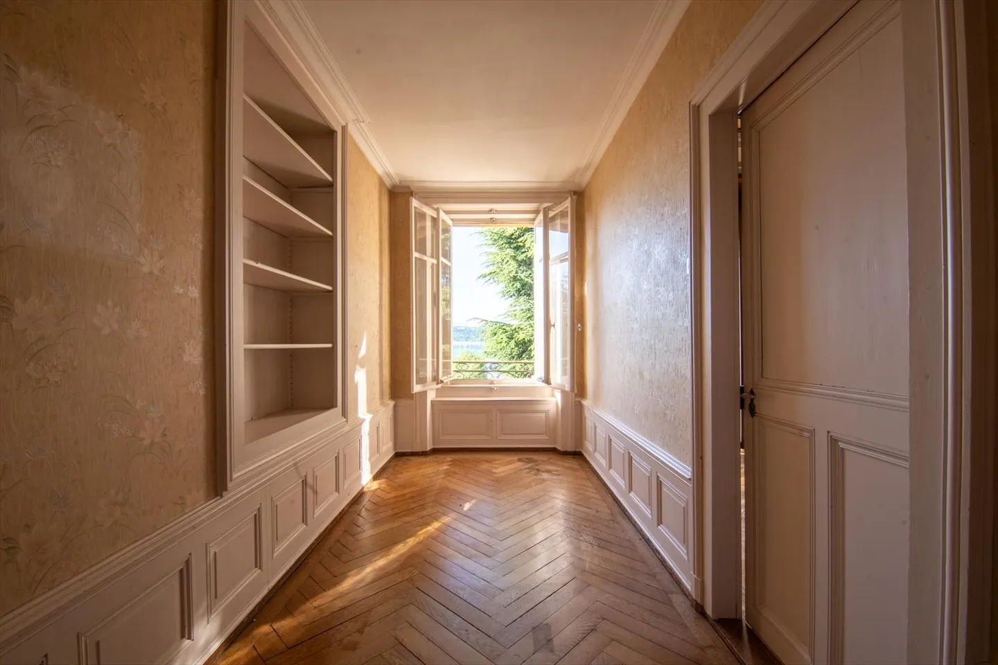 Magnificent Master House and Detached Villa - Photo 5 of 9