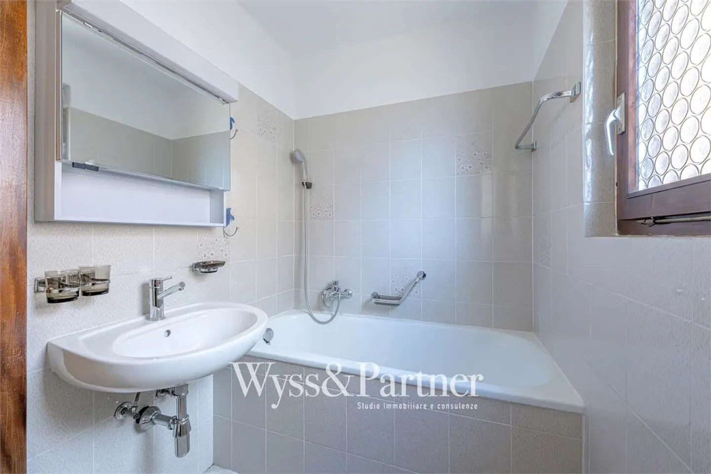 Agarone - Charmantes Haus auf drei Ebenen mit privatem Garten und Pool - Foto 7 von 13