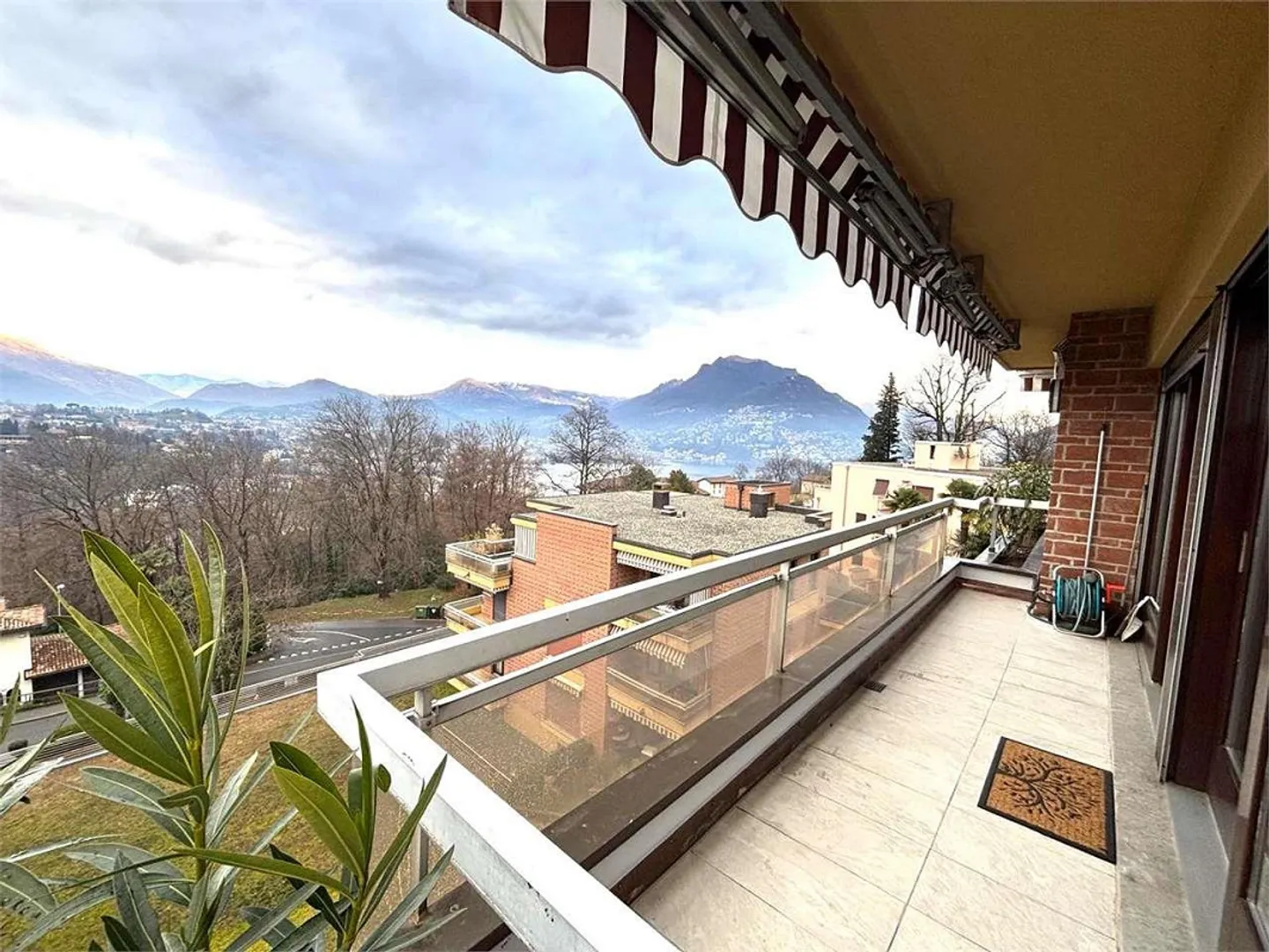 penthouse spacieux 4,5 pièces avec vue sur le lac - Photo 7 sur 13