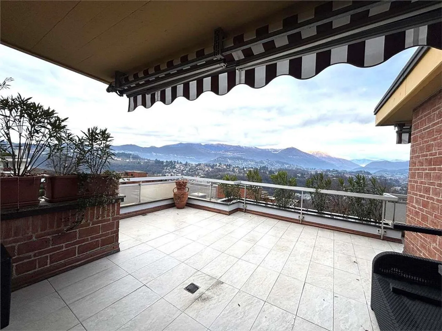 penthouse spacieux 4,5 pièces avec vue sur le lac - Photo 12 sur 13