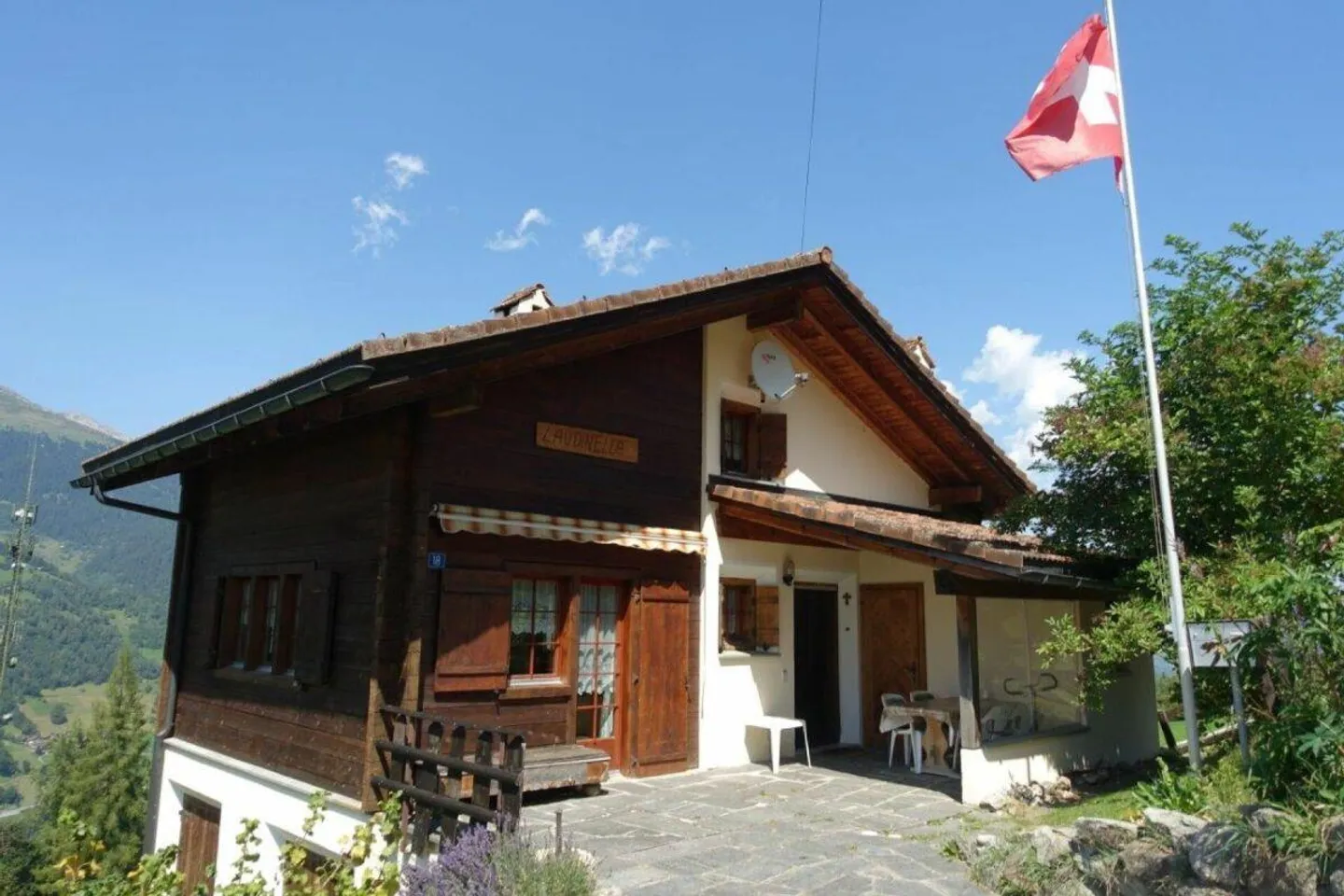 Single-family house in Obersaxen/Handschahüs - Photo 1 of 10