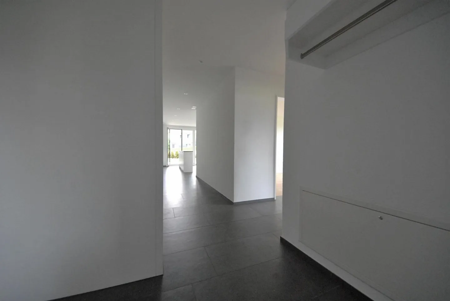 Appartamento moderno con grande terrazza - Foto 2 di 12