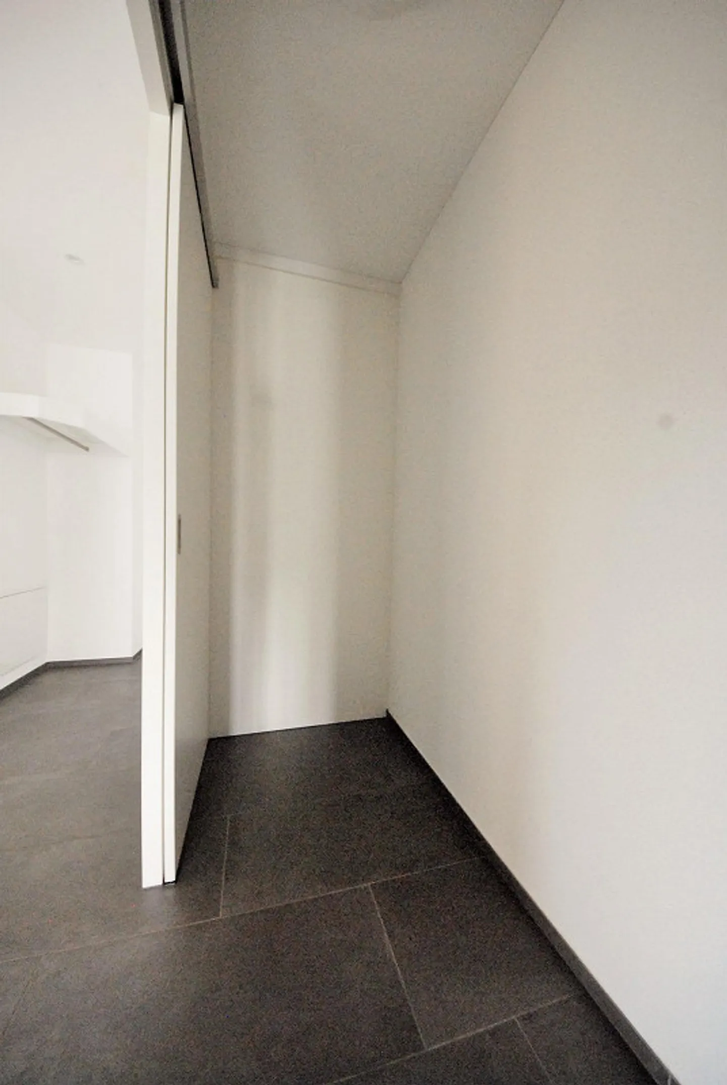 Appartamento moderno con grande terrazza - Foto 3 di 12