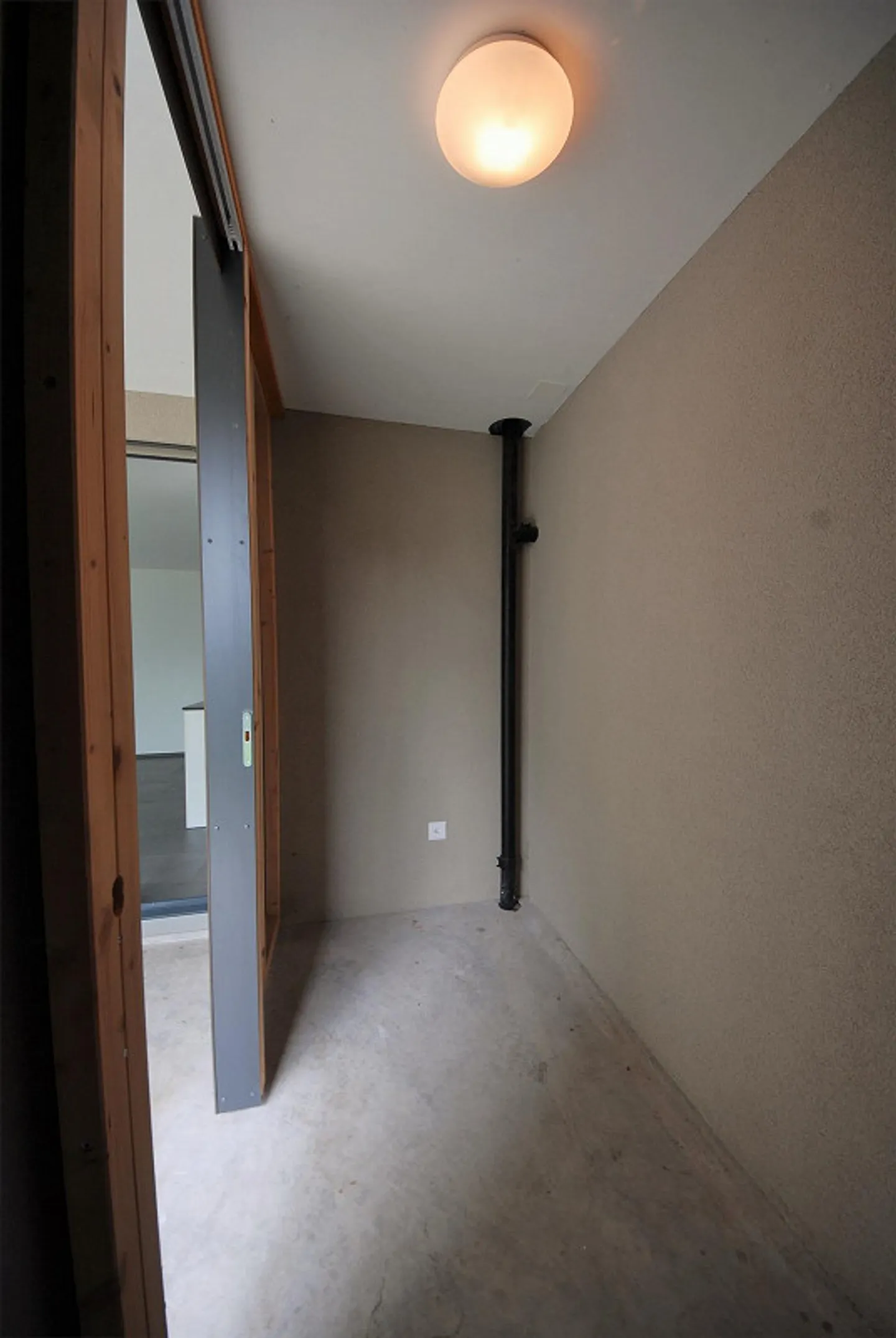 Appartamento moderno con grande terrazza - Foto 10 di 12