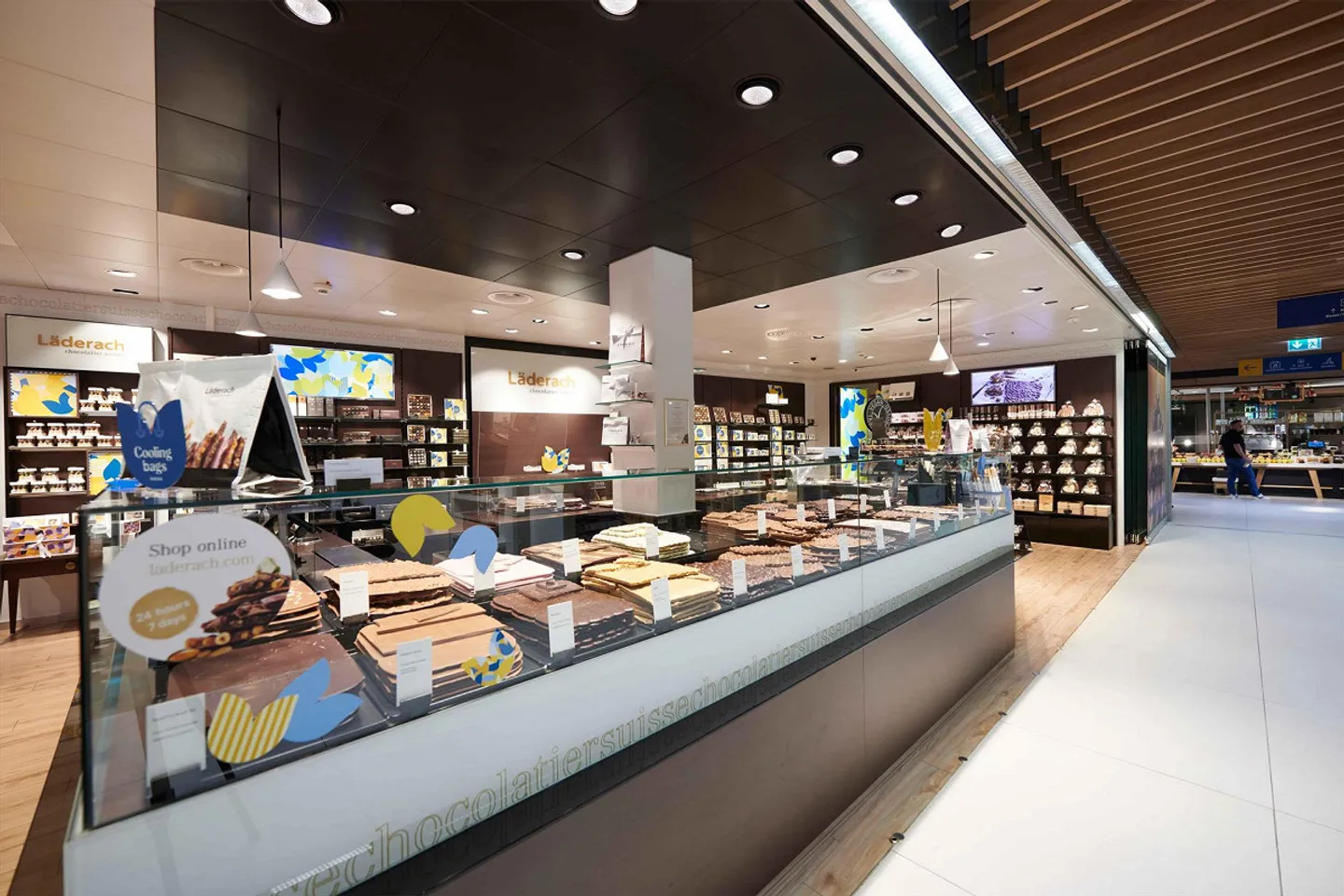 High-Frequency Corner Retail Space 82 m² Highway Rest Area Würenlos - Photo 3 of 7