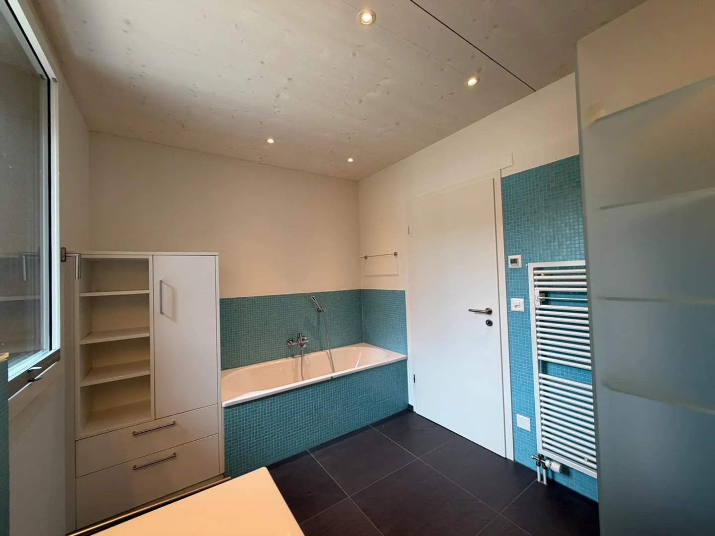 Arrive and feel at home: Charming single-family house with garden - Photo 13 of 17