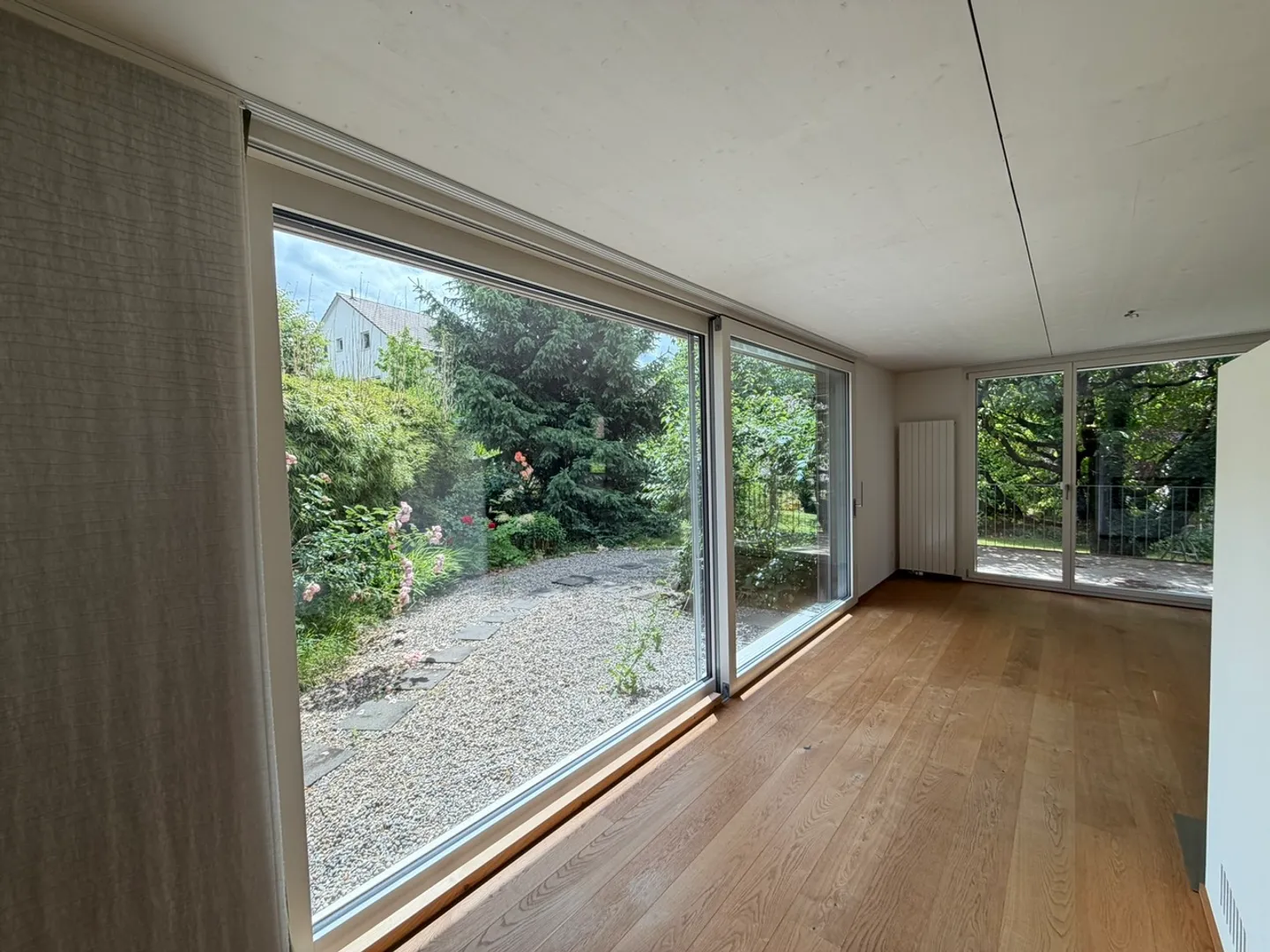 Arrive and feel at home: Charming single-family house with garden - Photo 4 of 17