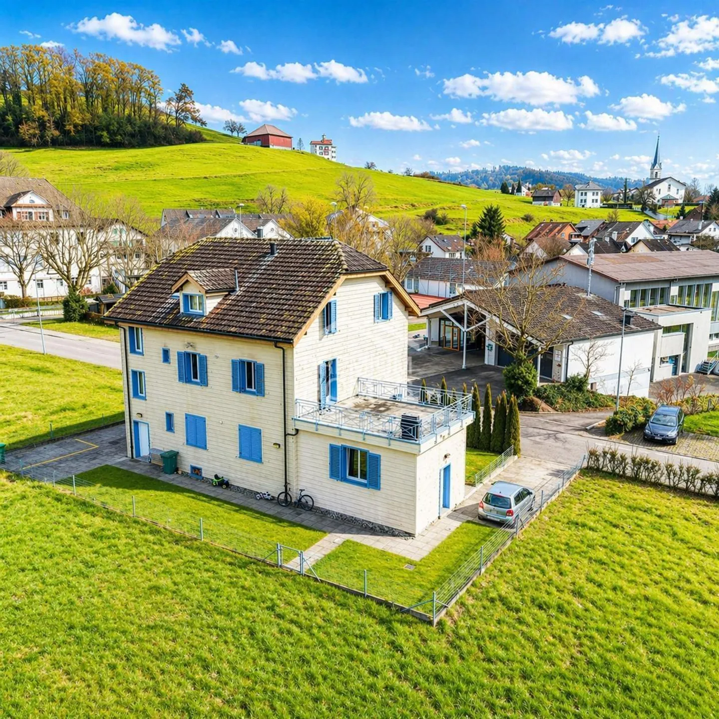 Maison multi-familiale d'investissement - Photo 2 sur 13