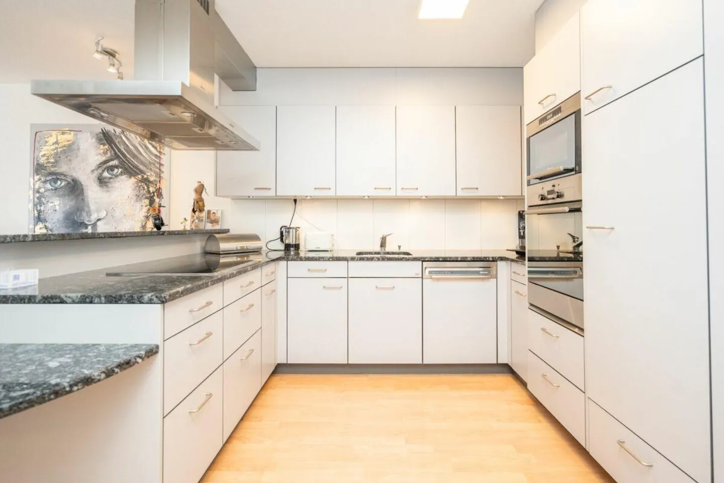 3.5-ROOM APARTMENT WITH TWO PARKING SPACES - Photo 4 of 12