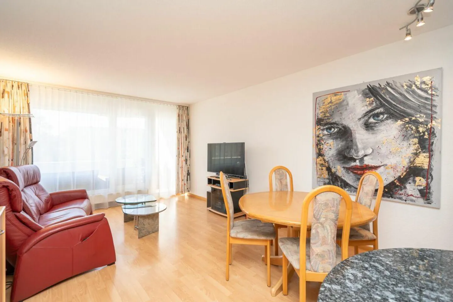 3.5-ROOM APARTMENT WITH TWO PARKING SPACES - Photo 5 of 12