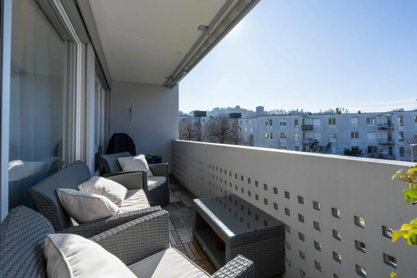 3.5-ROOM APARTMENT WITH TWO PARKING SPACES - Photo 7 of 12