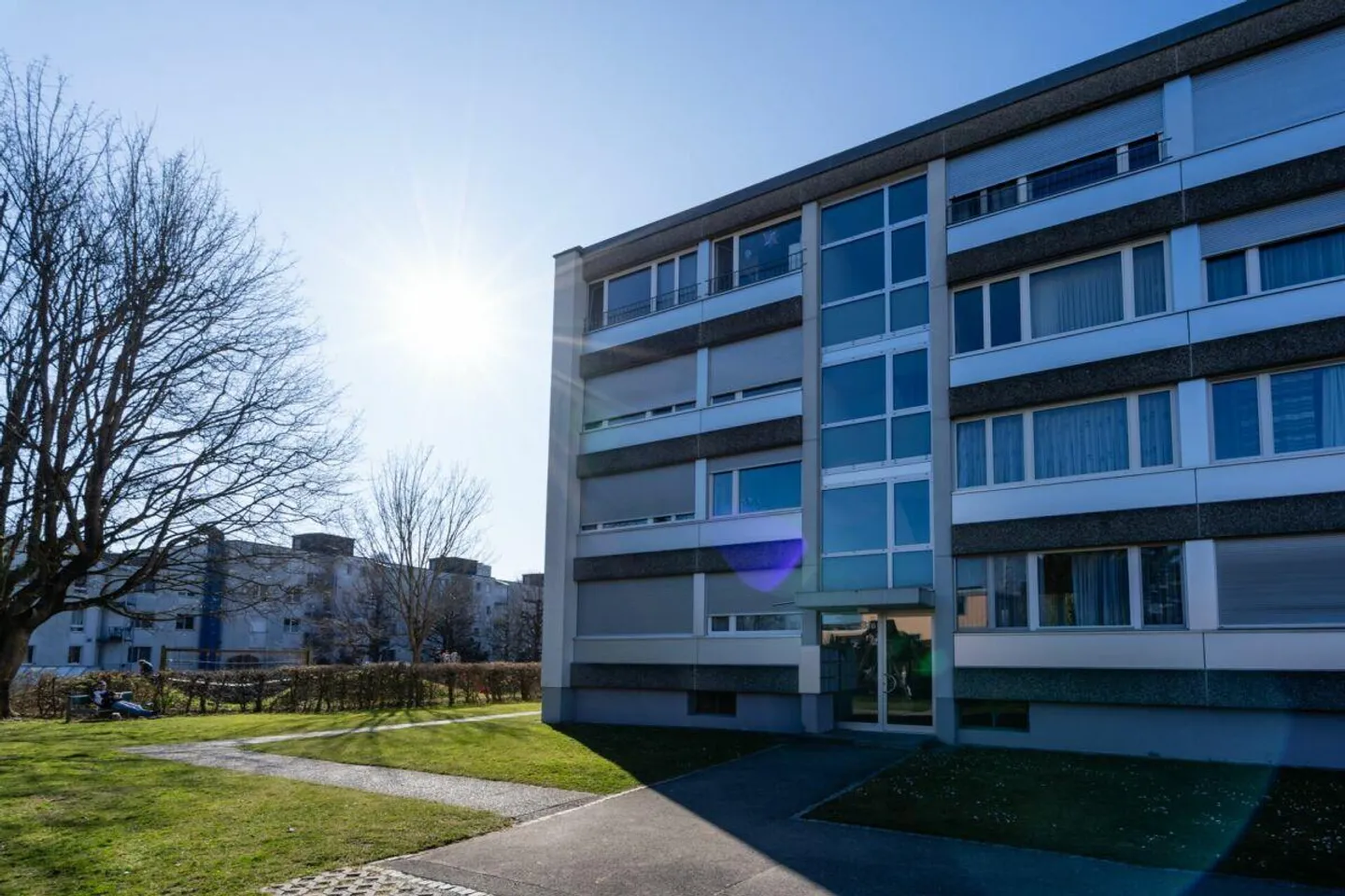 3.5-ROOM APARTMENT WITH TWO PARKING SPACES - Photo 11 of 12