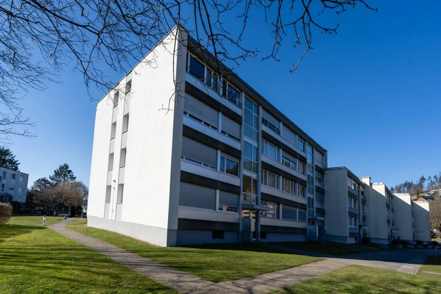 3.5-ROOM APARTMENT WITH TWO PARKING SPACES - Photo 10 of 12
