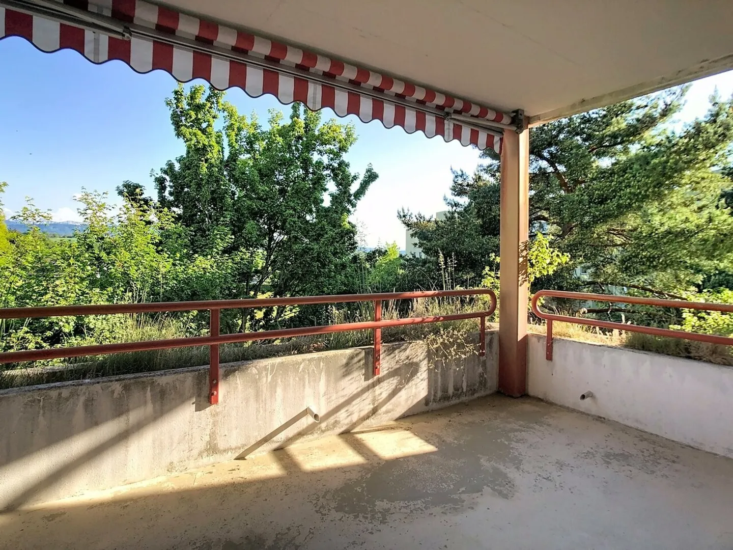3,5 Zimmer renovierte Wohnung mit Balkon, ruhig und nahe dem Zentrum von Fribourg - Foto 5 von 7