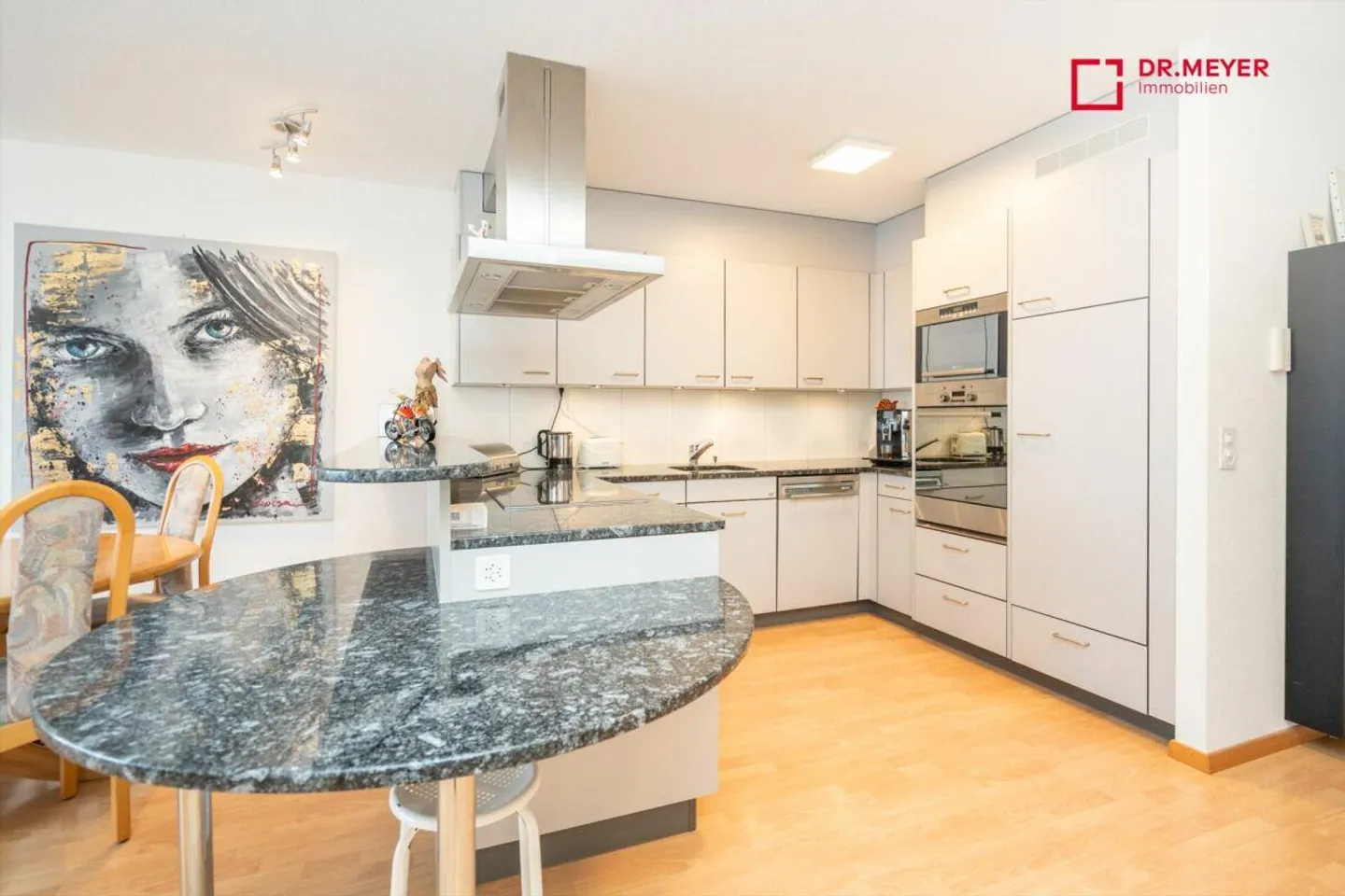 3.5-ROOM APARTMENT WITH TWO PARKING SPACES - Photo 1 of 12