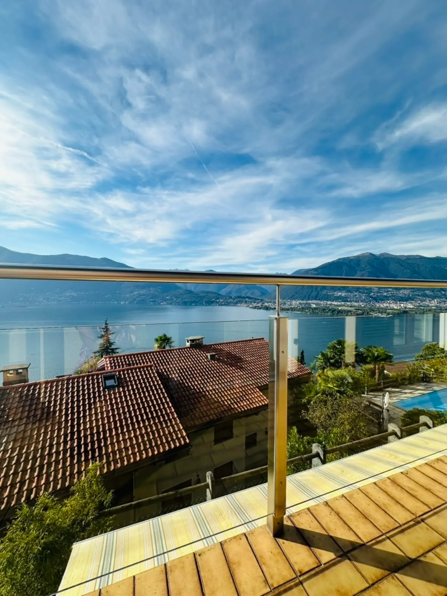 Casa unifamiliare con piscina all'aperto e vista lago - Foto 16 di 20