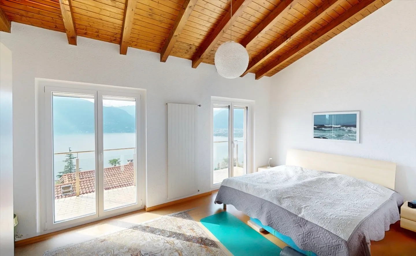 Casa unifamiliare con piscina all'aperto e vista lago - Foto 10 di 20