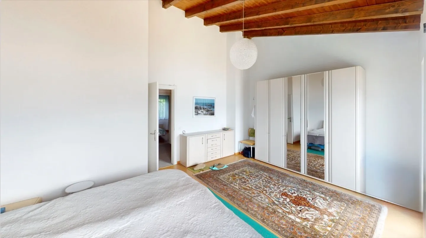 Casa unifamiliare con piscina all'aperto e vista lago - Foto 11 di 20