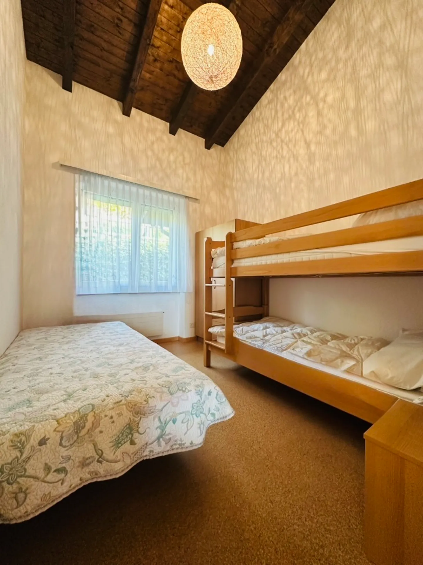 Casa unifamiliare con piscina all'aperto e vista lago - Foto 12 di 20