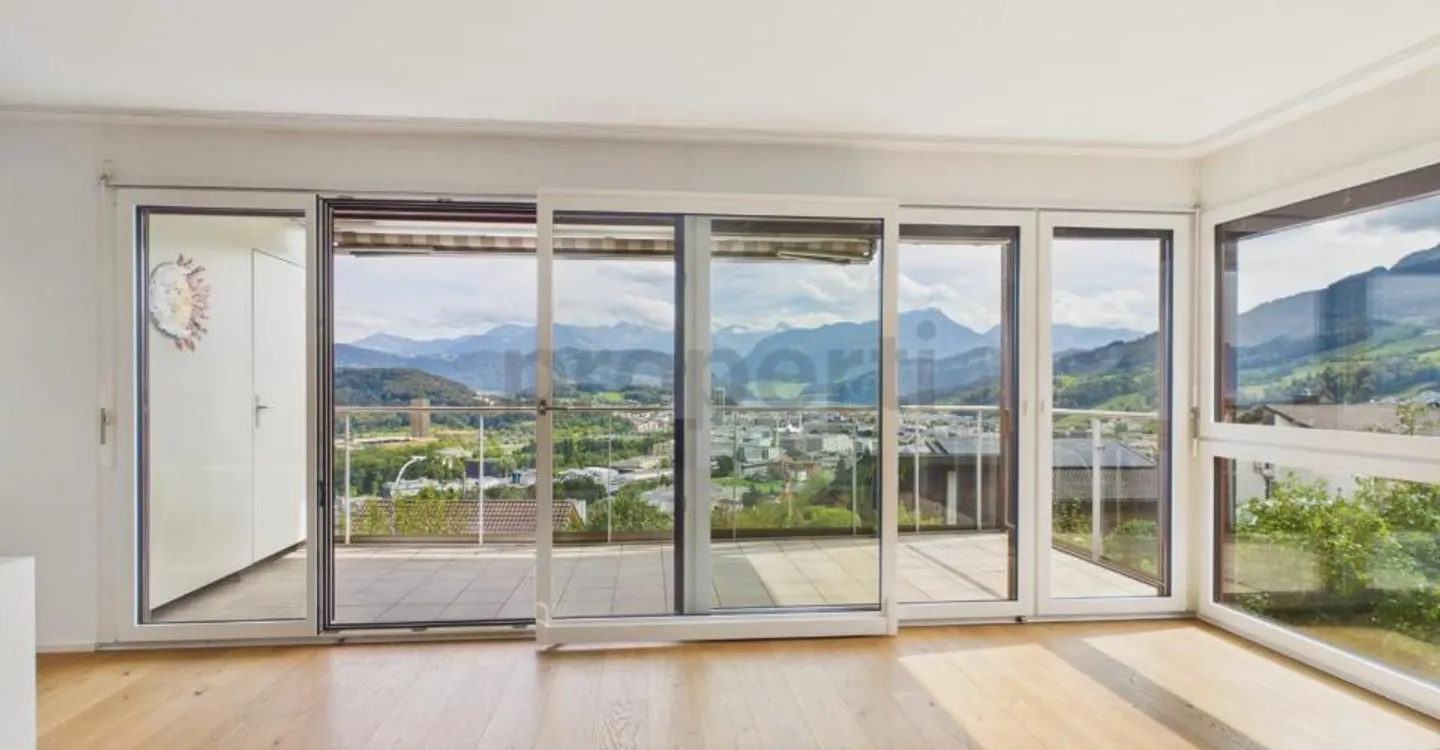 Stunning view of Lake Lucerne: Cozy fireplace, utility room with washing tower and two underground parking spaces - Photo 2 of 12