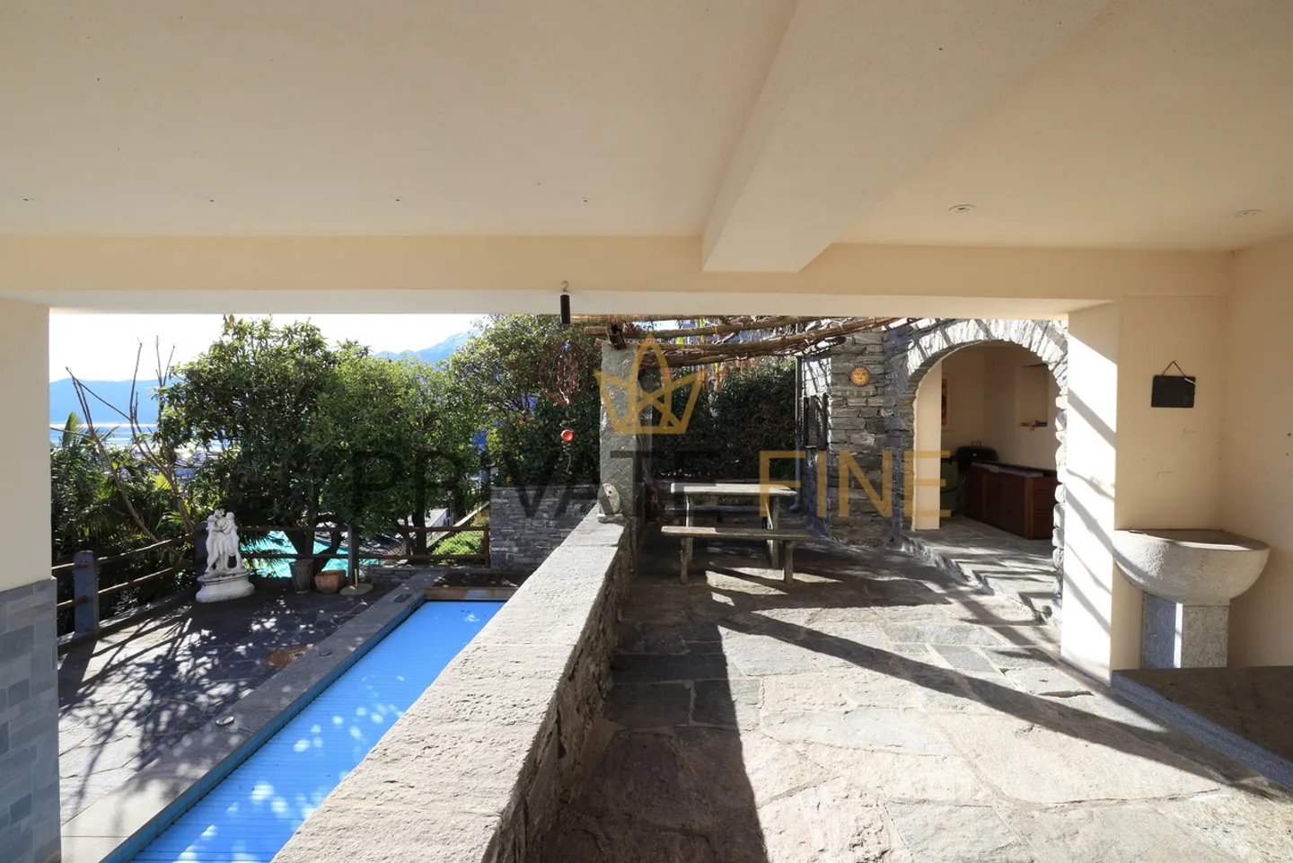 Moderne Villa mit Pool - Foto 8 von 10