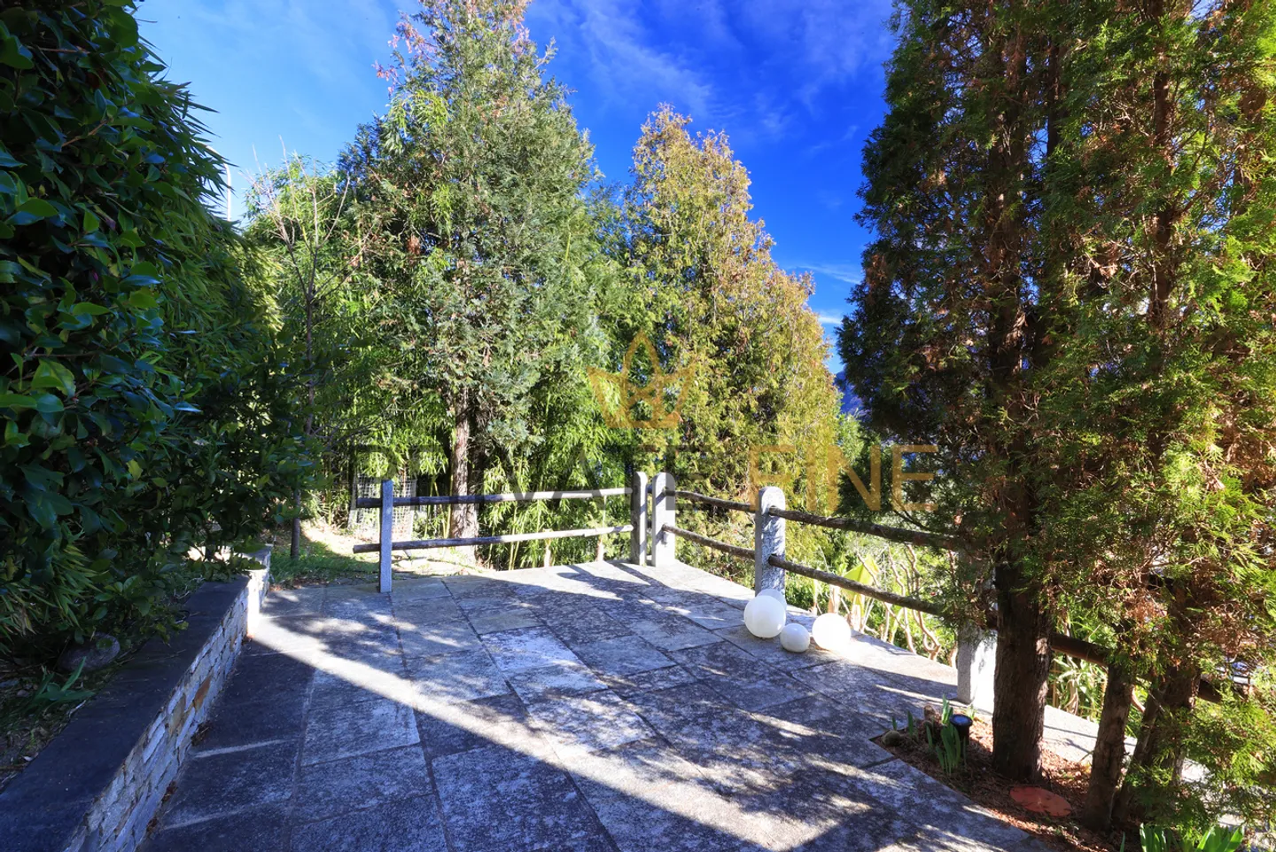 Moderne Villa mit Pool - Foto 10 von 10