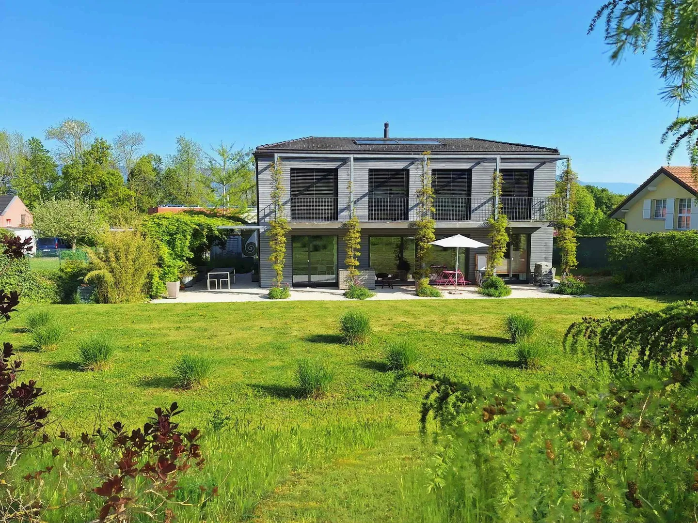 Villa Minergie moderne dans un emplacement privilégié - Photo 3 sur 13